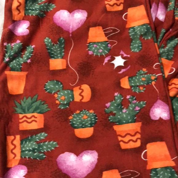 LuLaroe Valentine’s Leggings - Picture 2 of 3